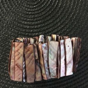 Light pearlized purple stretch bracelet